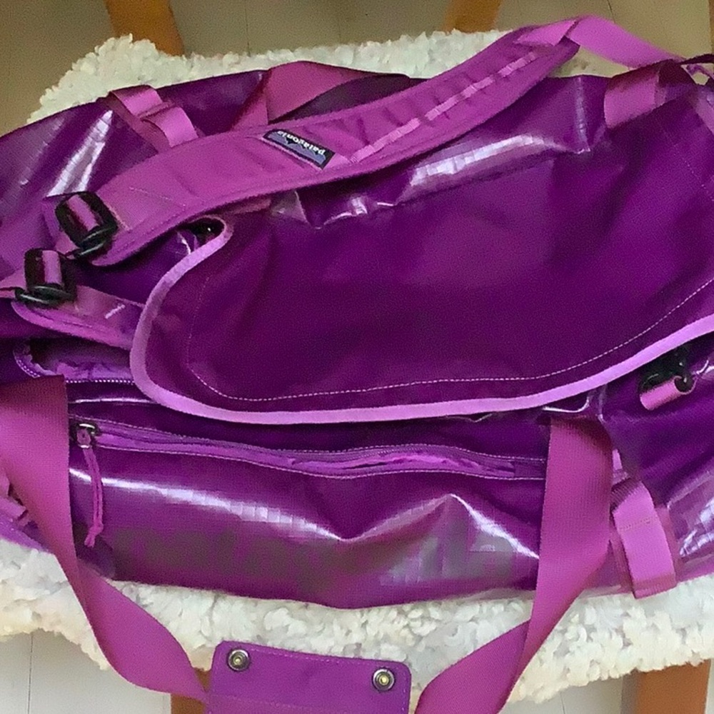 PATAGONIA BLACK HOLE BAG XL NWOT PURPLE